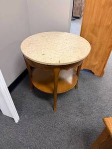 lot 17 image: Marble top round side table 24 x 24 x 24 in