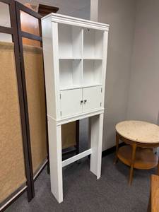 lot 19 image: Over the toilet shelving 68 x 24 x 8 in