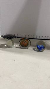 lot 1005 image: Art Glass Paperweight Collection - Set of 3 one is signed