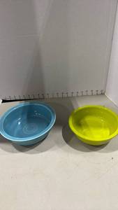 lot 1022 image: Vintage Fiesta HLC USA Ceramic Bowls Set of 2 - Turquoise and Chartreuse