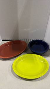 lot 1023 image: Vintage Fiesta HLC USA 3-Piece Ceramic serving  Set