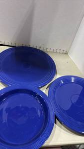 lot 1032 image: Fiesta Cobalt Blue platters with snack trays