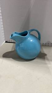 lot 1033 image: Turquoise Ball Pitcher with Ice Lip similar to fiesta ware
