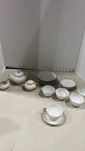 lot 1038 image: Made in Japan White Porcelain Tea Set with Gold Trim