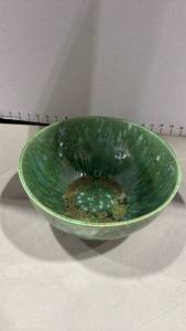 lot 1039 image: Monterey Jose Art Pottery Green Drip Glaze Bowl