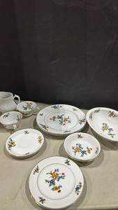 lot 1047 image: K&A Krautheim Selb Bavaria Floral tea set service for 2