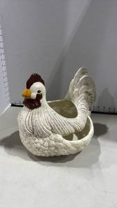 lot 1060 image: Ceramic Hen Planter Basket