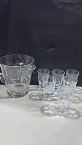 lot 1073 image: Etched Glass Ice Bucket with Set of 6 Square Base Drinking Glasses