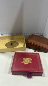 lot 1096 image: Set of Three Decorative Keepsake Boxes