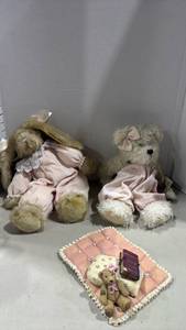 lot 1125 image: Boyds Bears Winifred Witebred & Bearington Collection Plush Lot with Miniature Bear Set