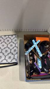 lot 1137 image: Pet Grooming Accessories Bundle with Paw Print mat