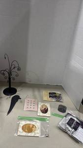 lot 1143 image: Mixed Lot Ornament Stand, Photo Frames, Casa Fiesta Designs Accessories & More