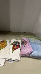 lot 1147 image: Decorative Embroidered & Applique Hand Towel Collection