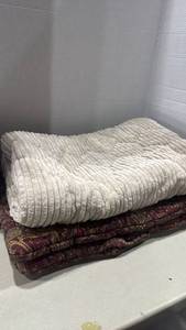lot 1156 image: Plush Ribbed and Paisley Quilted padding