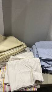 lot 1161 image: 3 sets of full size sheets and extra pillow cases
