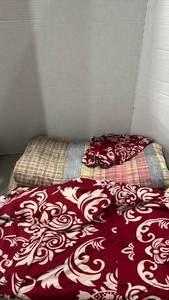 lot 1162 image: Sofa cover, pillow cover and small blanket
