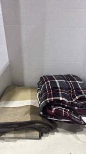 lot 1163 image: Plaid Electric Heated Throw Blanket and throw blanket