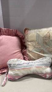 lot 1164 image: Decorative Pillow Set with Patchwork and Neck Roll