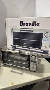 lot 1195 image: Breville Mini Smart Oven
