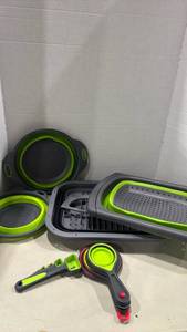 lot 1199 image: Collapsible Silicone Kitchen Colander and Strainer Set with Measuring Cups and Spoons