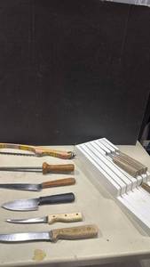lot 1207 image: Chicago Cutlery Knife Set with Block and Assorted Kitchen Knives