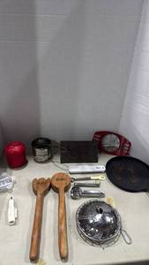 lot 1210 image: Cast iron bacon press, pampered chef measuring spoon and other assorted kitchen tools