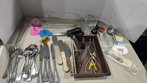 lot 1212 image: Mixed Kitchen Utensils and Flatware Lot