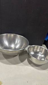 lot 1219 image: Vollrath Stainless Steel Mixing Bowl Set of 2
