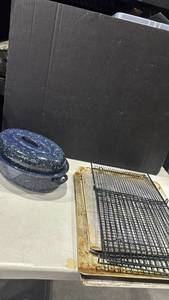 lot 1228 image: Blue Speckled Enamel small Roaster with Lid and Baking Sheet with Cooling Rack