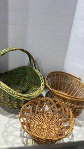 lot 1237 image: Set of 3 Woven Wicker Baskets 2 with handles