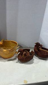 lot 1238 image: Wicker Duck and Swan Shaped Baskets Set