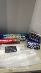 lot 1247 image: Gorilla Grip Food Bags with foil and more