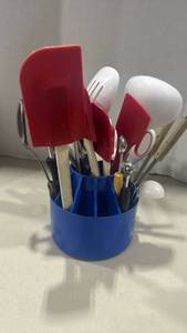 lot 1256 image: Mixed Kitchen Utensil Set with Holder and Dexter knives