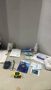 lot 1264 image: Medical Wound Care Supply Lot with oximeter