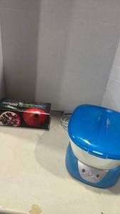 lot 1267 image: HoMedics Paraffin Wax Warmer Bath with Hemlock Park Spa Collection Gift Set