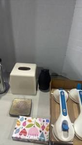 lot 1268 image: Bathroom Accessories Set with Suction Grab Bars