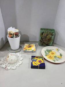 lot 1285 image: Sunflower coaster, plate and napkin, floral vase and more