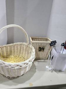 lot 1293 image: Woven Basket Set with Handle 2-Piece Decorative Storage and signage