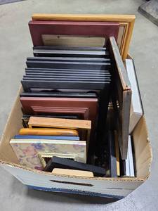 lot 1294 image: Various sized picture frames