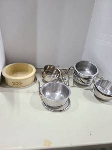 lot 1306 image: Dog Supplies Lot Ceramic Food Bowl with Metal bowls and clips for cages