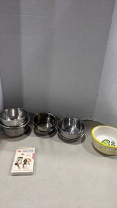 lot 1309 image: Dog Bowls Set 4 Stainless Steel and Ceramic with Treat Selfie Clip