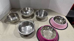 lot 1312 image: Pet dishes