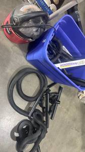lot 1321 image: Craftsman clean an carry 2 gallon shop vac with many accessories