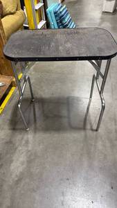 lot 1400 image: Folding dog grooming table 33x30x18