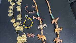 lot 1503 image: Womens jewelry