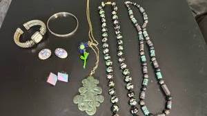 lot 1506 image: Womens jewelry