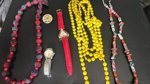 lot 1507 image: Womens jewelry