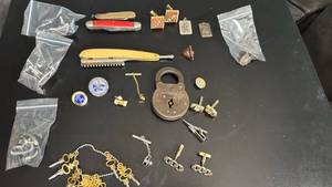 lot 1517 image: Cuff links, tie clips, pocket knives and more