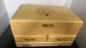lot 1519 image: Jewelry Box with Red Velvet Interior and Floral Design