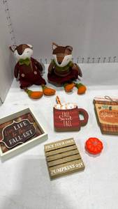 lot 2003 image: Animal shelf sitters and fall decor
